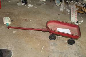 lot 550 image: Vintage Metal Pull Wagon
