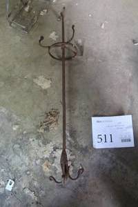 lot 511 image: 28 Metal Ornate Hanger