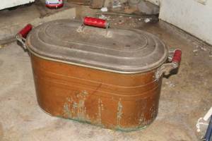 lot 565 image: Brass Plated Metal Tub with Lid