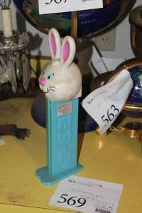 lot 569 image: 14 Bunny Pez Dispenser