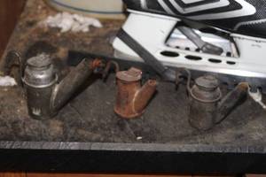lot 658 image: Lot of (3) Vintage Oil Lamp