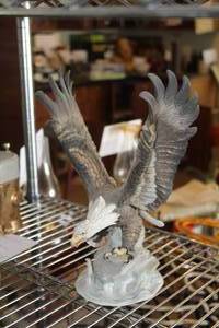 lot 646 image: Bald Eagle Table Statue