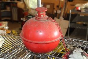 lot 619 image: Dietz No. 750-751 8 Heater Ball