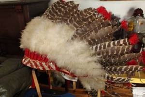 lot 581 image: Vintage Native American Head Dress