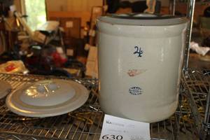 lot 630 image: Red Wing #4 Ceramic Pot