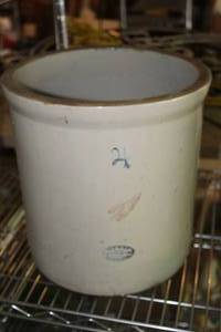 lot 631 image: Red Wing #4 Ceramic Pot