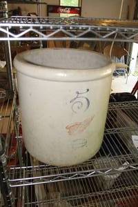 lot 662 image: Red Wing #5 Ceramic Pot