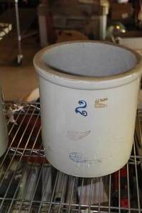 lot 632 image: Red Wing #2 Ceramic Pot