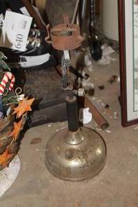 lot 699 image: 8 White Gas Lantern