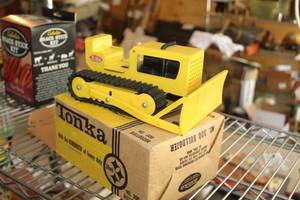 lot 686 image: Tonka #300 Bulldozer Toy (New in Box)