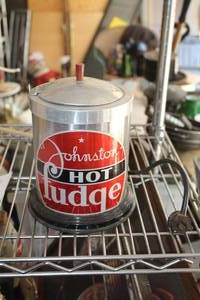 lot 688 image: Vintage Johnston 5 Hot Fudge Heater