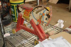lot 696 image: Childrens Horse Wheeled Toy