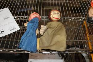 lot 726 image: Lot of (2) Vintage Puppets