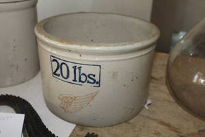 lot 746 image: Red Wing 20-lbs 7 Crock Pot
