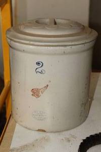 lot 747 image: Red Wing #2 10 Container with Lid