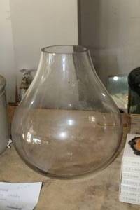 lot 768 image: 12 Glass Vessel