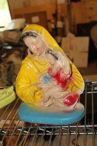 lot 730 image: Mary & Jesus Plaster Wall Dcor
