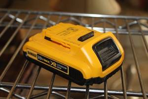 lot 734 image: DeWalt 20V Max Lithium Ion Cordless Tool Battery