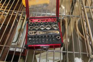 lot 736 image: Bonaire Mini Socket Set