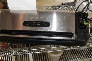 lot 791 image: Foodsaver Vacuum Sealer