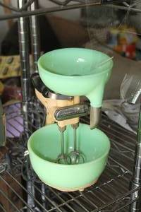 lot 795 image: Vintage Sunbeam Mixmaster Jr Mini Mixer