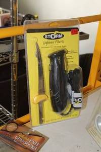 lot 811 image: Storm Lightnin Filletr 6 Electric Filet Knive (in original packaging)