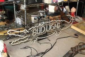 lot 337 image: Bud Light Alligator Neon Light