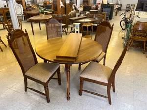 Dining Table with Leaves & 4 Chairs
