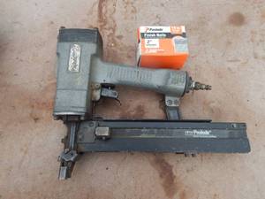 Paslode 2 Fiunish Nailer With Partial Box Of Nails