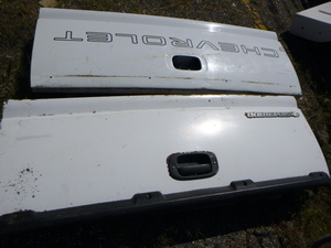 2 Chevrolet Tailgates
