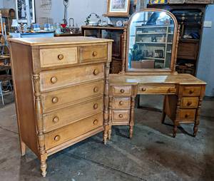 Solid Wood Vanity and Dresser Set