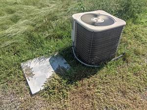 Lennox Central Air Conditioner w Pad