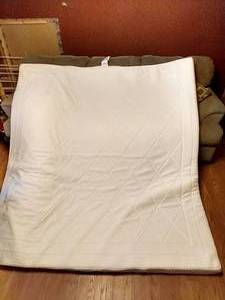 lot 5 image: King Mattress Topper