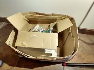 lot 6 image: Box of Baseball Cards - Griffey Rookie