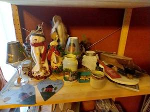 lot 18 image: Handmade Craft Decor Lot