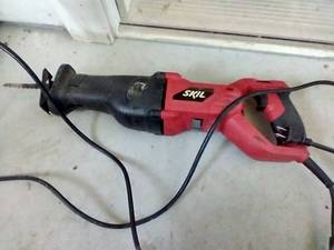 lot 21 image: Skil Reciprocating Saw