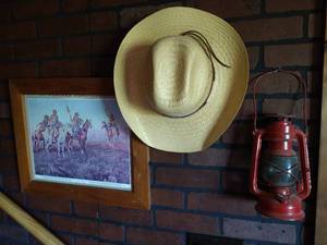 lot 26 image: Wall Decor