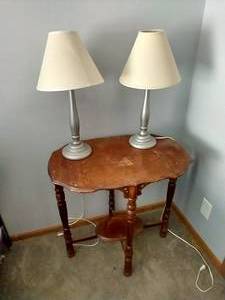 lot 50 image: End Table & Lamps