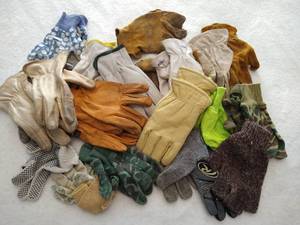 lot 105 image: Glove Lot