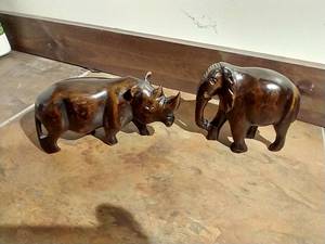 lot 118 image: Hand Carved Wooden Elephant & Rhino Made in Africa