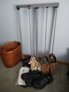 lot 128 image: Collapsible Dryer Rack  Shoes & Basket