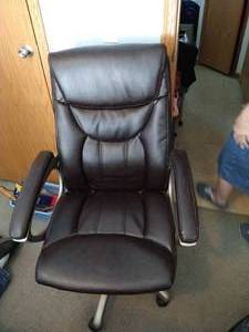 lot 131 image: Office Chair in Excellent Shape