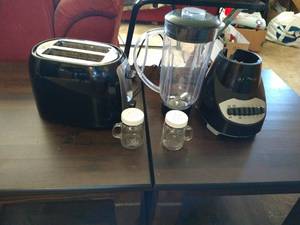 lot 137 image: Toaster & Blender