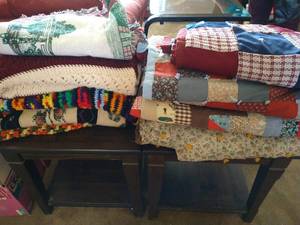 lot 140 image: Quilts & Afghans