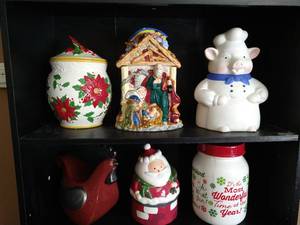 lot 144 image: 5 Cookie Jars  Chicken Figurine