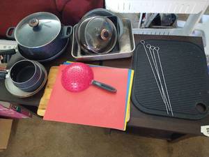 lot 146 image: (4) Paula Deen Pots  Pans, Bakeware, Etc