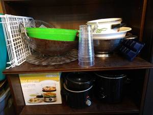 lot 151 image: Two Crock Pots, Food Steamer & Kitchen Things