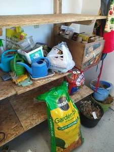 lot 162 image: Gardening Lot