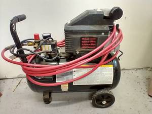 lot 165 image: Jobsmart 10 Gallon Air Compressor