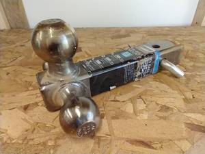 lot 170 image: 3 Ball Hitch & Pin